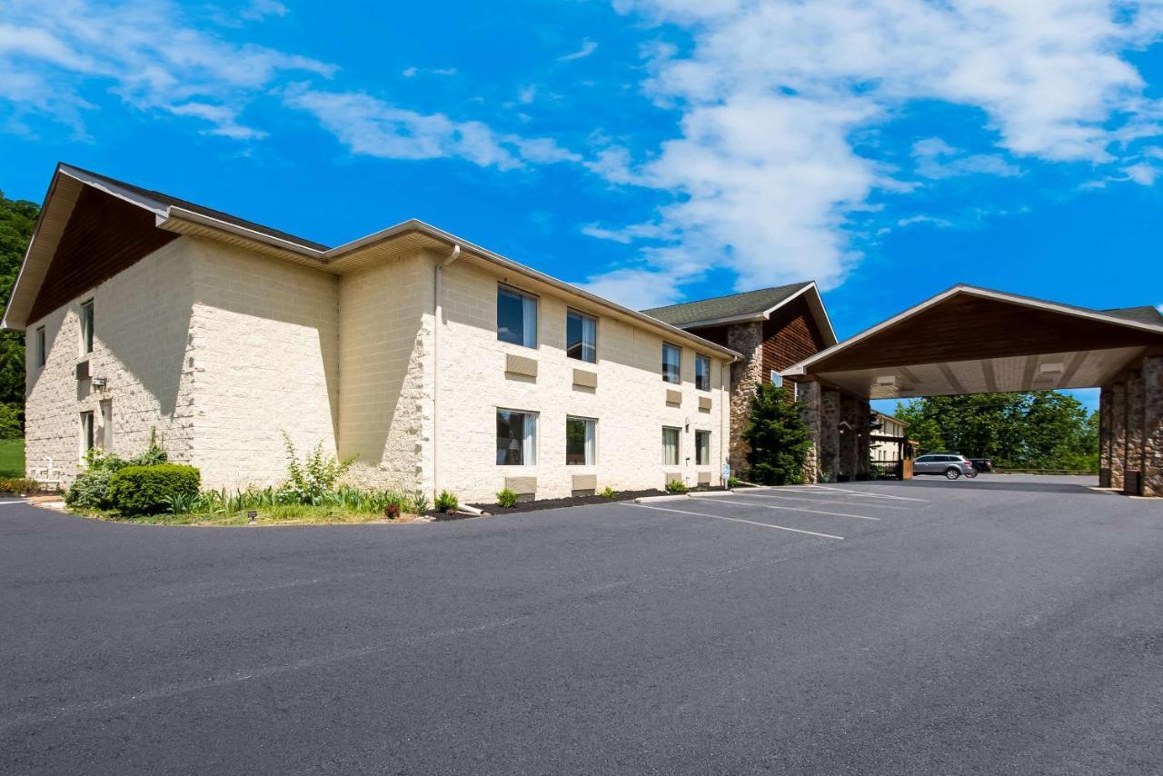 Surestay Plus Hotel By Best Western Беркли-Спрингс Экстерьер фото