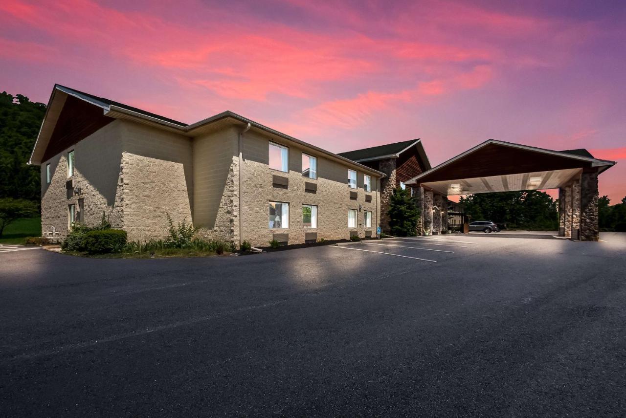 Surestay Plus Hotel By Best Western Беркли-Спрингс Экстерьер фото