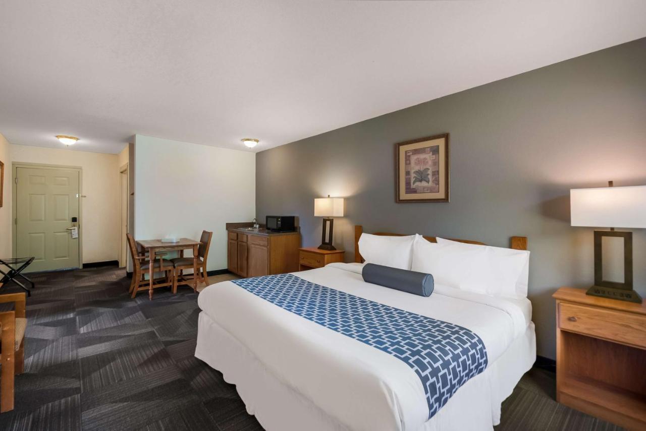 Surestay Plus Hotel By Best Western Беркли-Спрингс Экстерьер фото