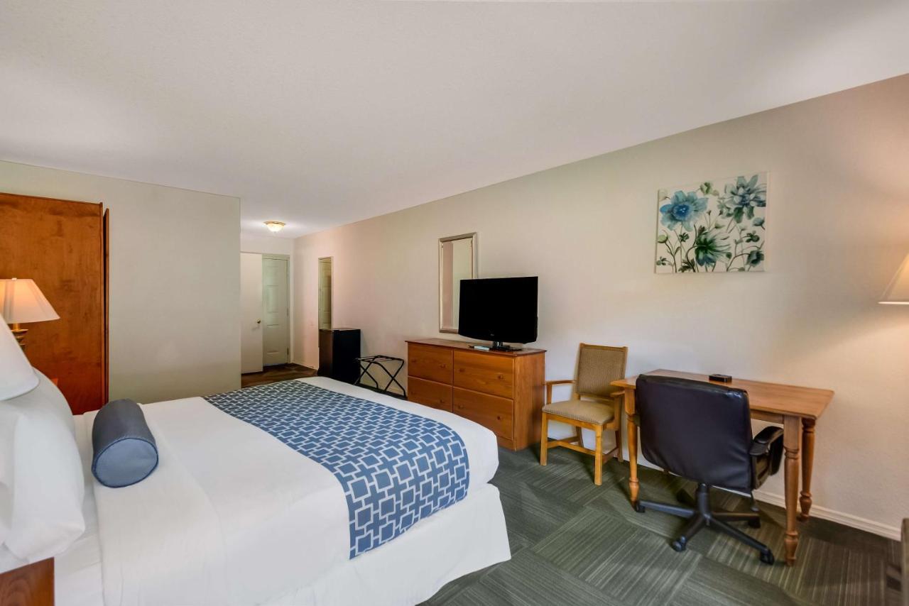Surestay Plus Hotel By Best Western Беркли-Спрингс Экстерьер фото
