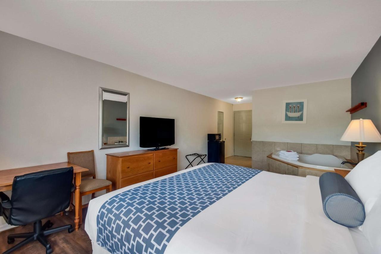 Surestay Plus Hotel By Best Western Беркли-Спрингс Экстерьер фото