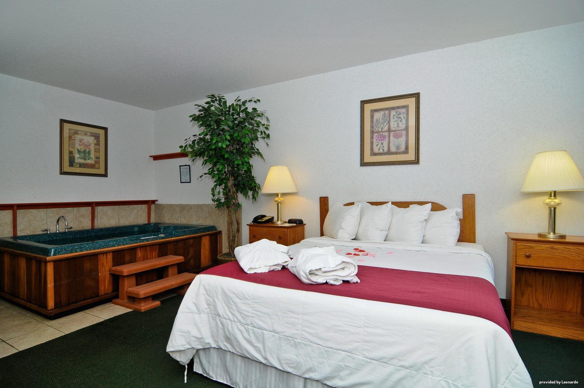 Surestay Plus Hotel By Best Western Беркли-Спрингс Номер фото