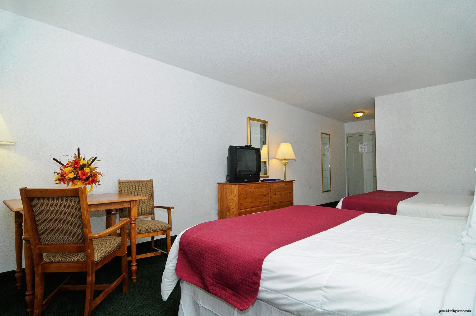 Surestay Plus Hotel By Best Western Беркли-Спрингс Экстерьер фото