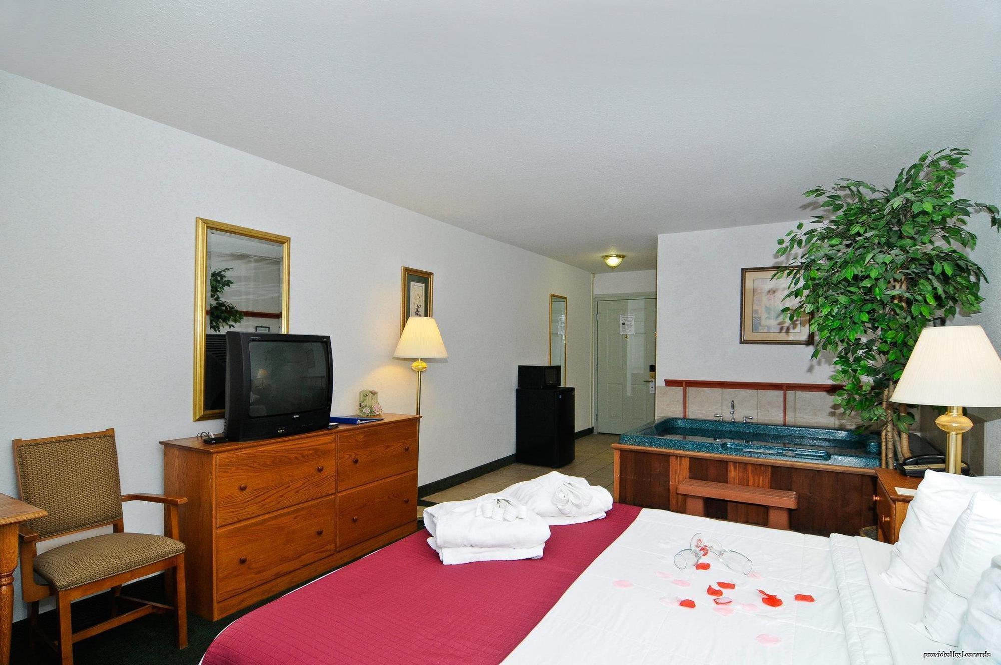 Surestay Plus Hotel By Best Western Беркли-Спрингс Номер фото