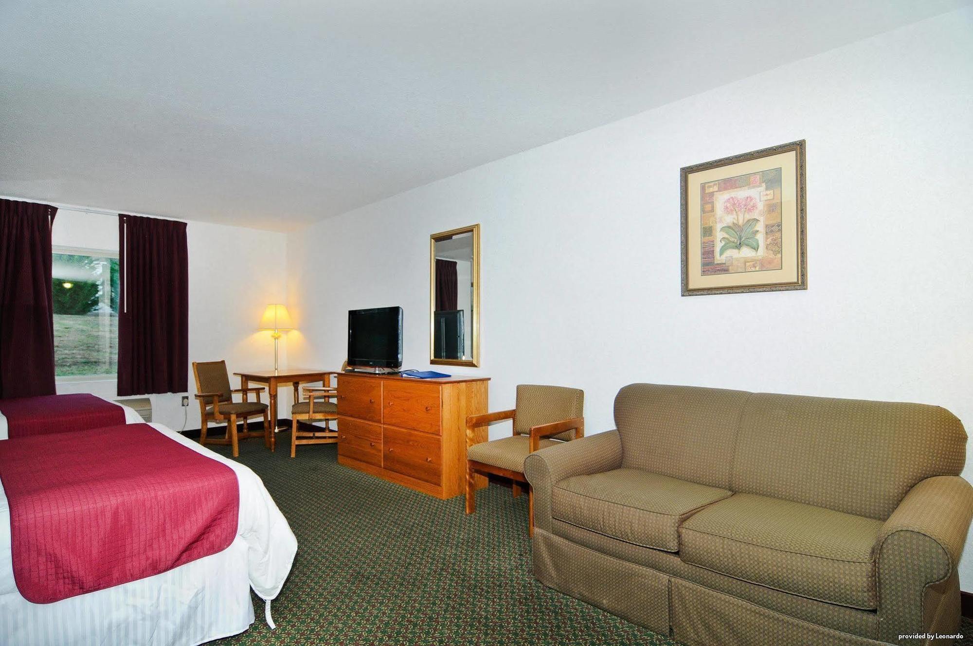 Surestay Plus Hotel By Best Western Беркли-Спрингс Номер фото
