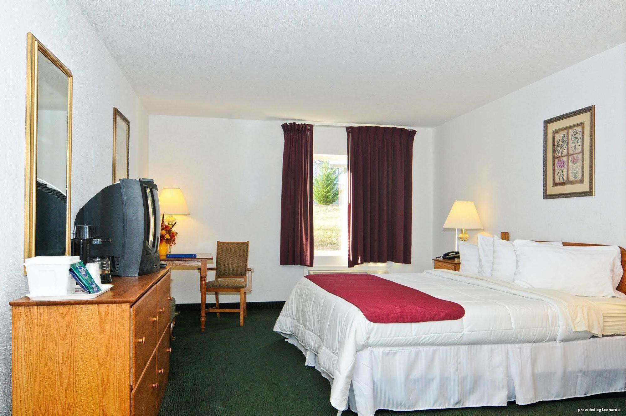 Surestay Plus Hotel By Best Western Беркли-Спрингс Номер фото