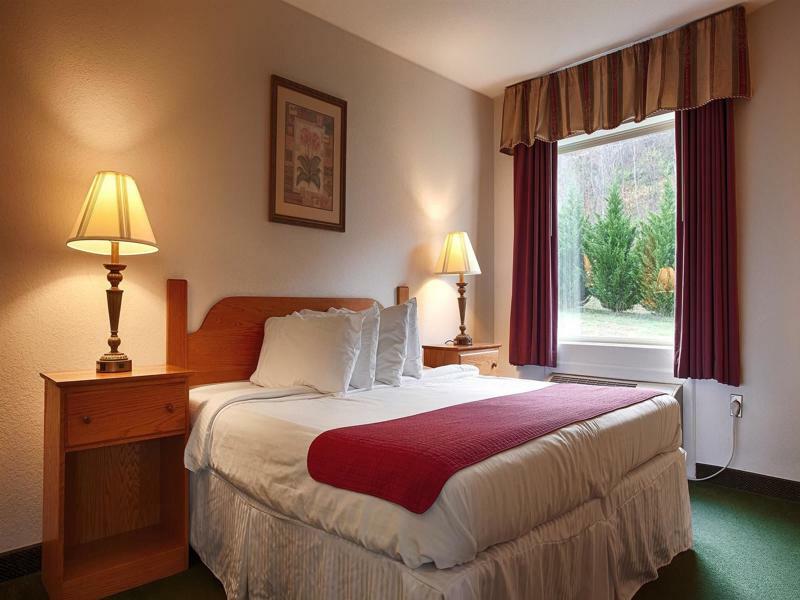 Surestay Plus Hotel By Best Western Беркли-Спрингс Экстерьер фото